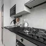 Lumina Spacious 3-room With Balcony *