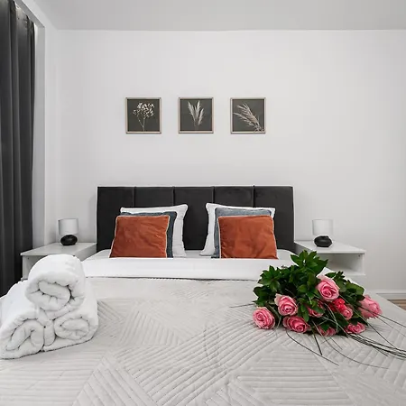 Lumina I Spacious 2br With Balcony I Parking I Ac Varsó