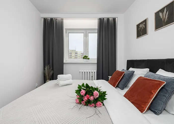 Apartamento Lumina Spacious 3-room With Balcony Varsóvia