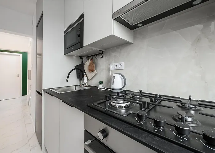 Lumina Spacious 3-room With Balcony *