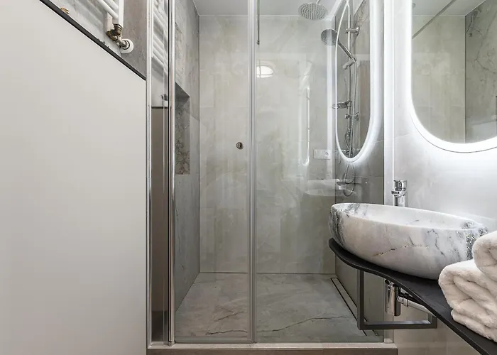 Lumina Spacious 3-room With Balcony